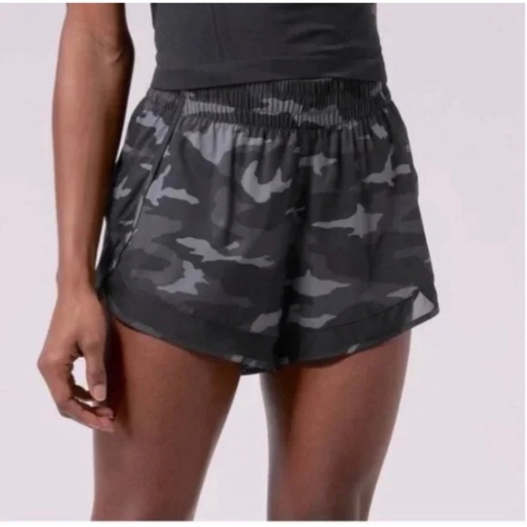 Athleta Pants - Athleta XS Women Camo Print Mesh Racer Run Shorts 4" Black Gray